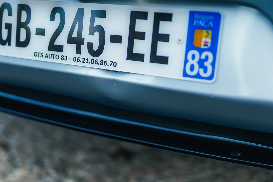 2015 BMW i8 - Image 19 of 31