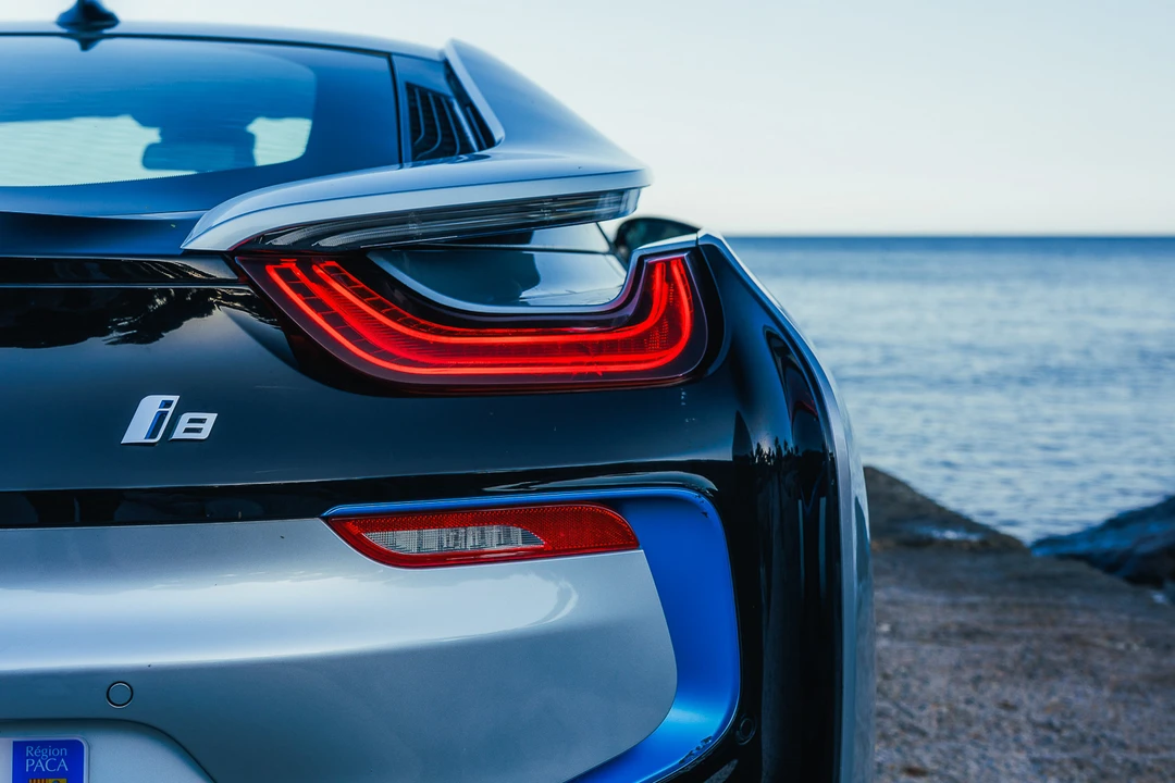 2015 BMW i8 - Image 20 of 31