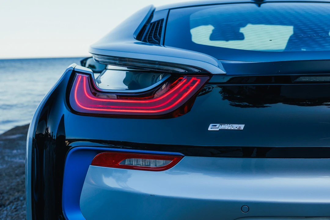 2015 BMW i8 - Image 21 of 31