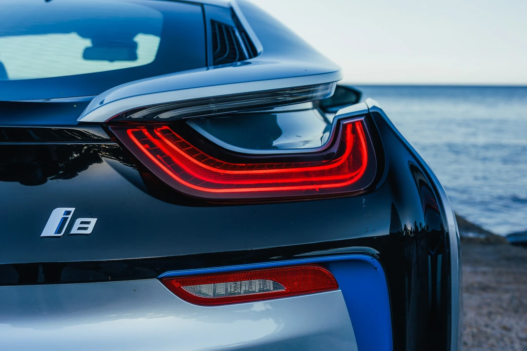 2015 BMW i8 - Image 22 of 31