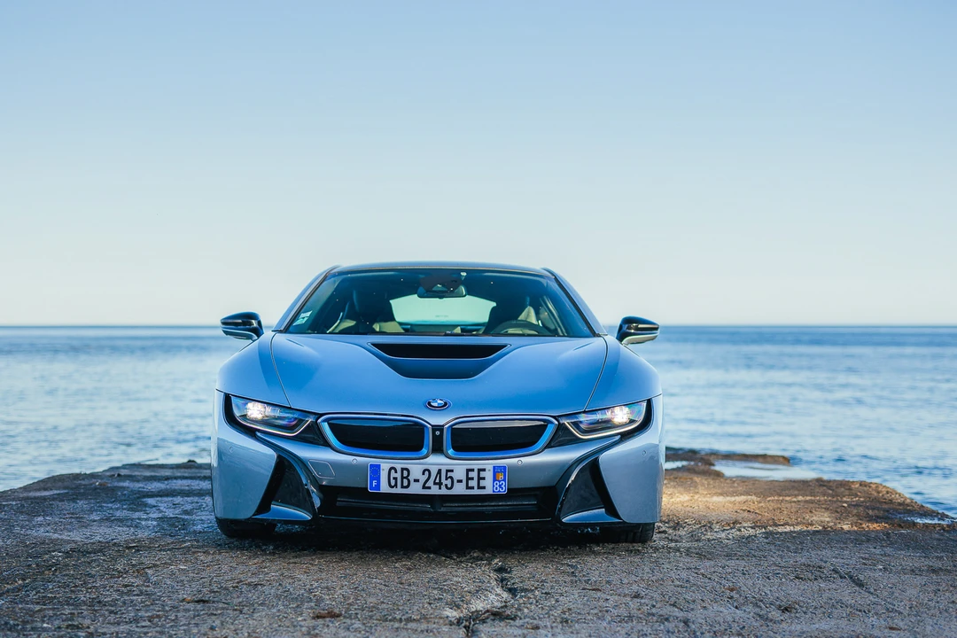 2015 BMW i8 - Image 2 of 31