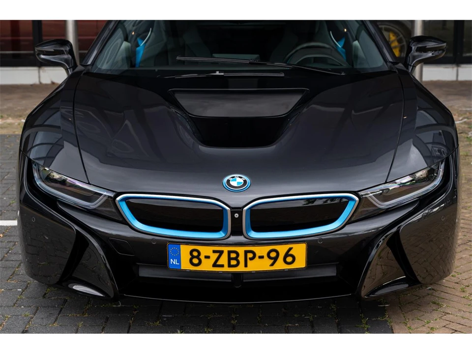2015 BMW i8 - Image 10 of 11