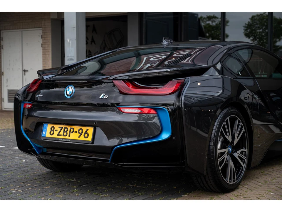 2015 BMW i8 - Image 4 of 11