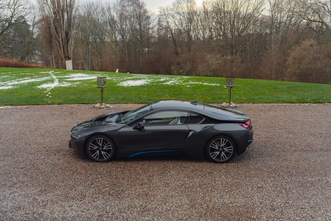 2015 BMW i8 - Image 12 of 31