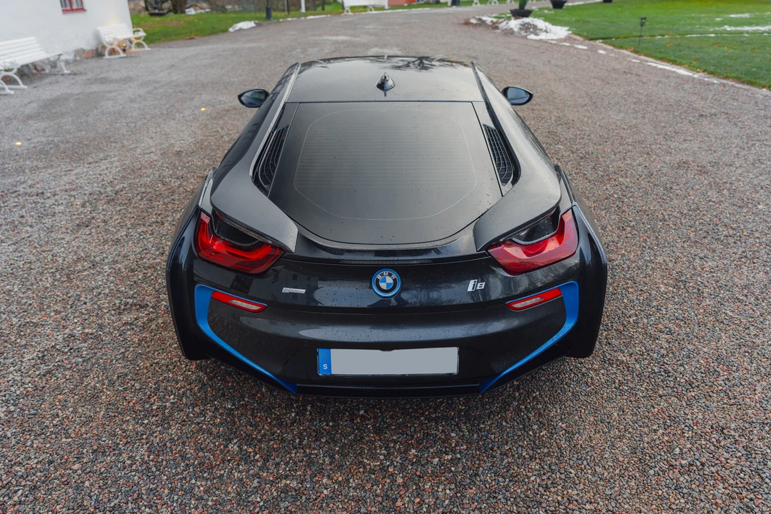 2015 BMW i8 - Image 14 of 31