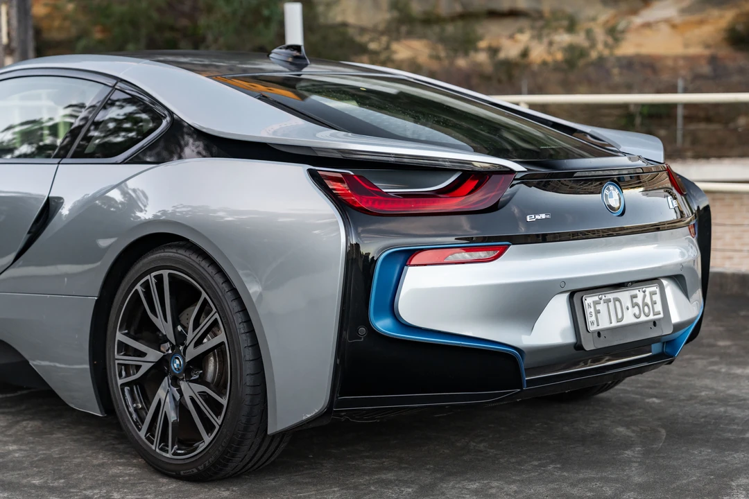 2015 BMW i8 - Image 28 of 31