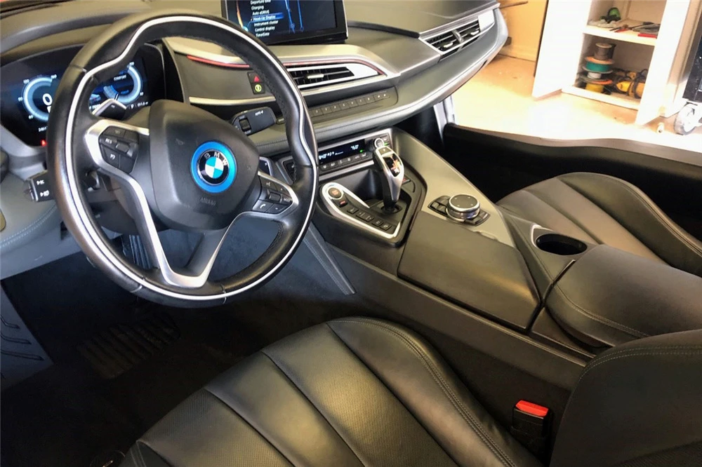 2015 BMW i8 - Image 4 of 5