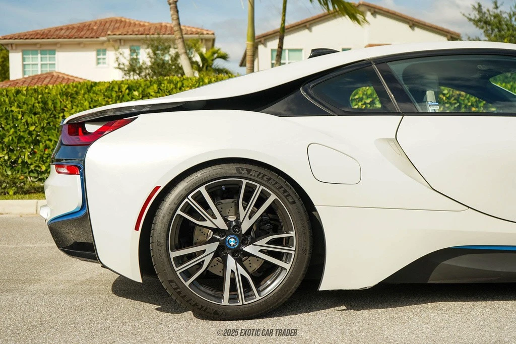 2015 BMW i8 - Image 10 of 12