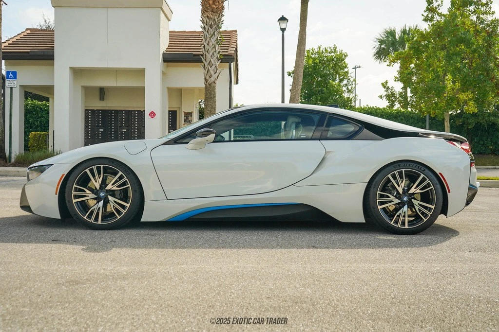 2015 BMW i8 - Image 3 of 12