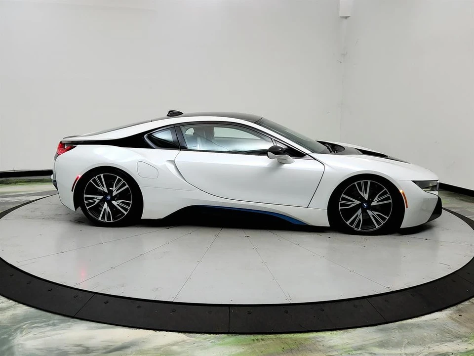 2015 BMW i8 - Image 4 of 31