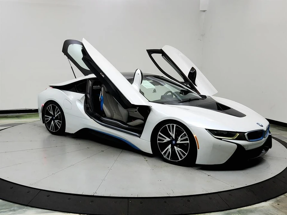 2015 BMW i8 - Image 10 of 31