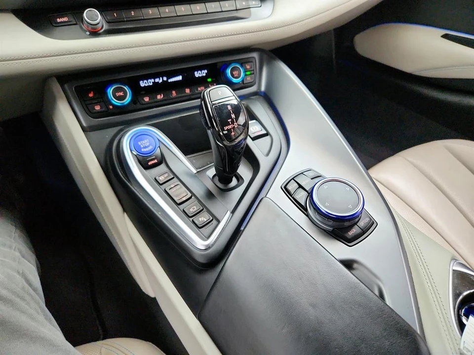2015 BMW i8 - Image 17 of 31