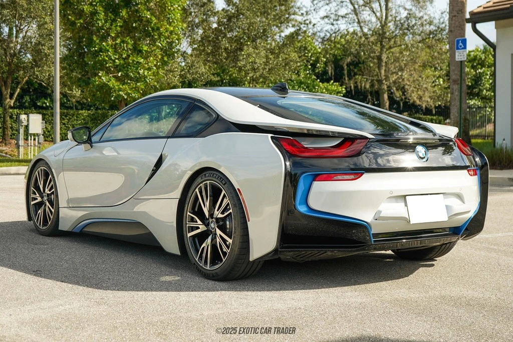 2015 BMW i8 - Image 6 of 12