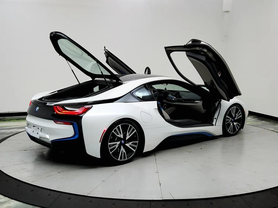 2015 BMW i8 - Image 11 of 31