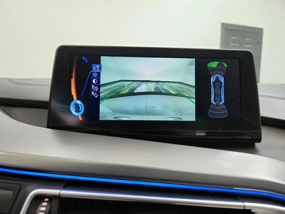 2015 BMW i8 - Image 19 of 31