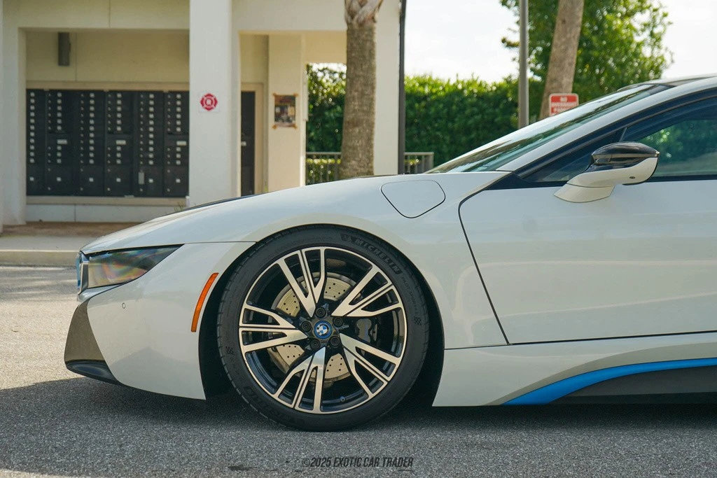 2015 BMW i8 - Image 4 of 12