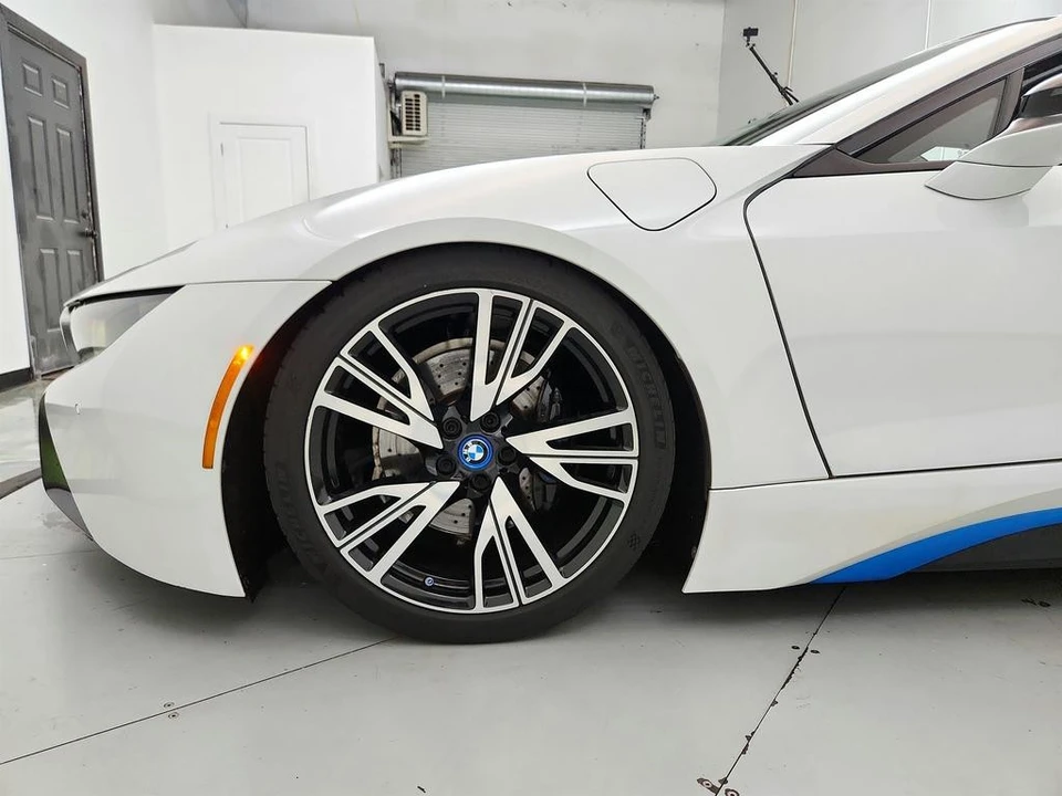 2015 BMW i8 - Image 29 of 31