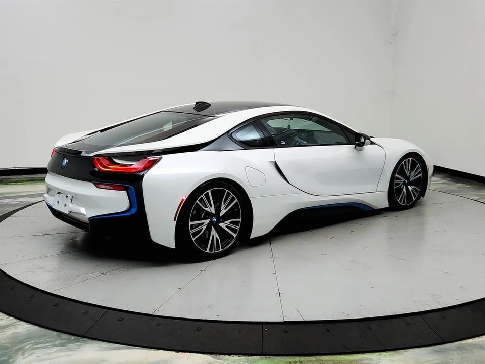 2015 BMW i8 - Image 5 of 31