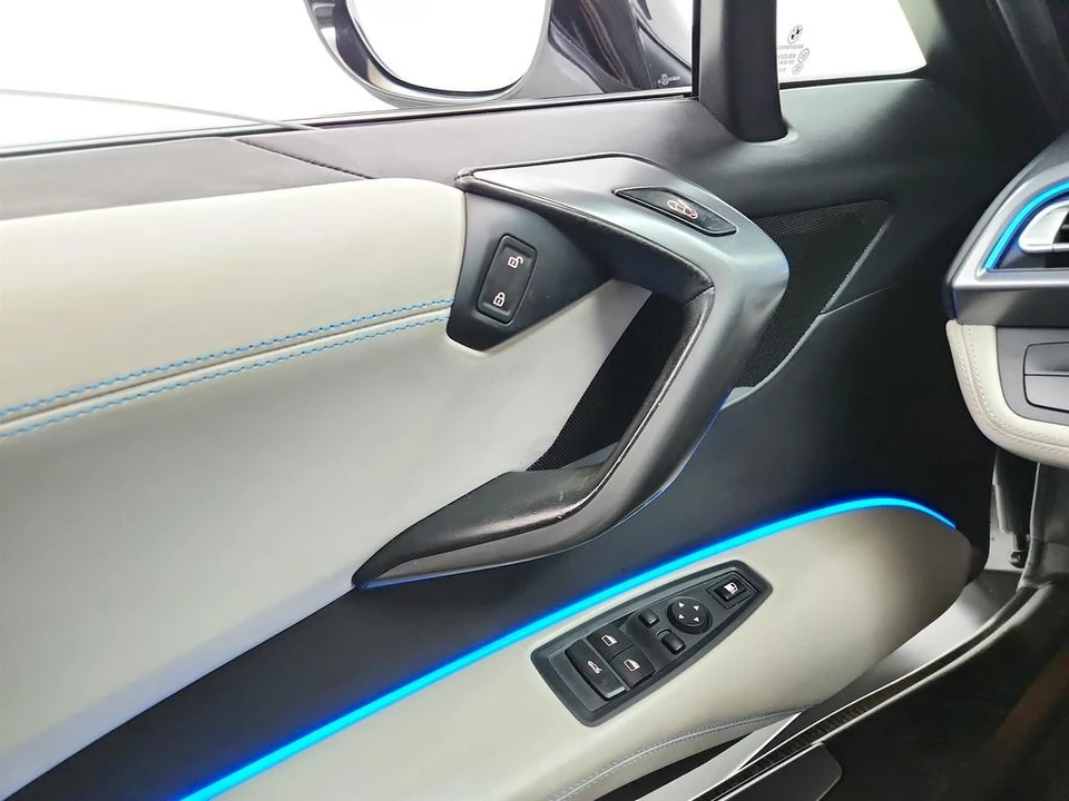 2015 BMW i8 - Image 21 of 31