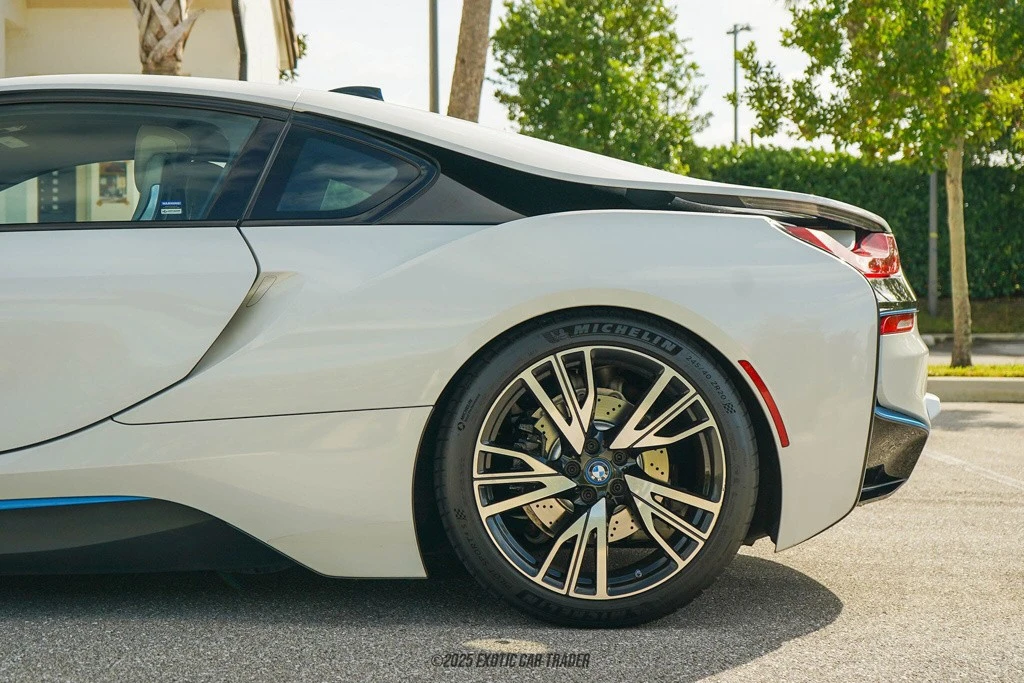 2015 BMW i8 - Image 5 of 12