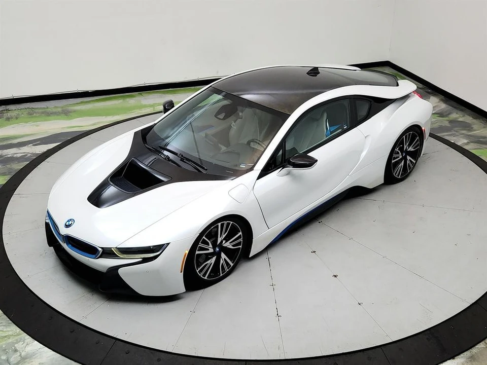 2015 BMW i8 - Image 30 of 31