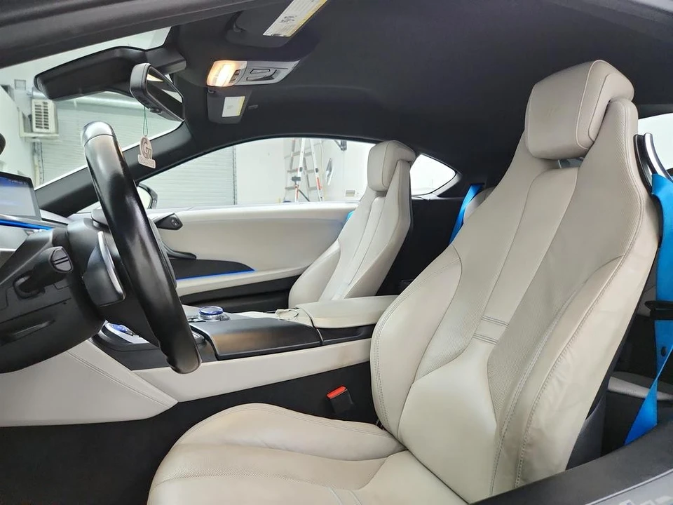 2015 BMW i8 - Image 14 of 31