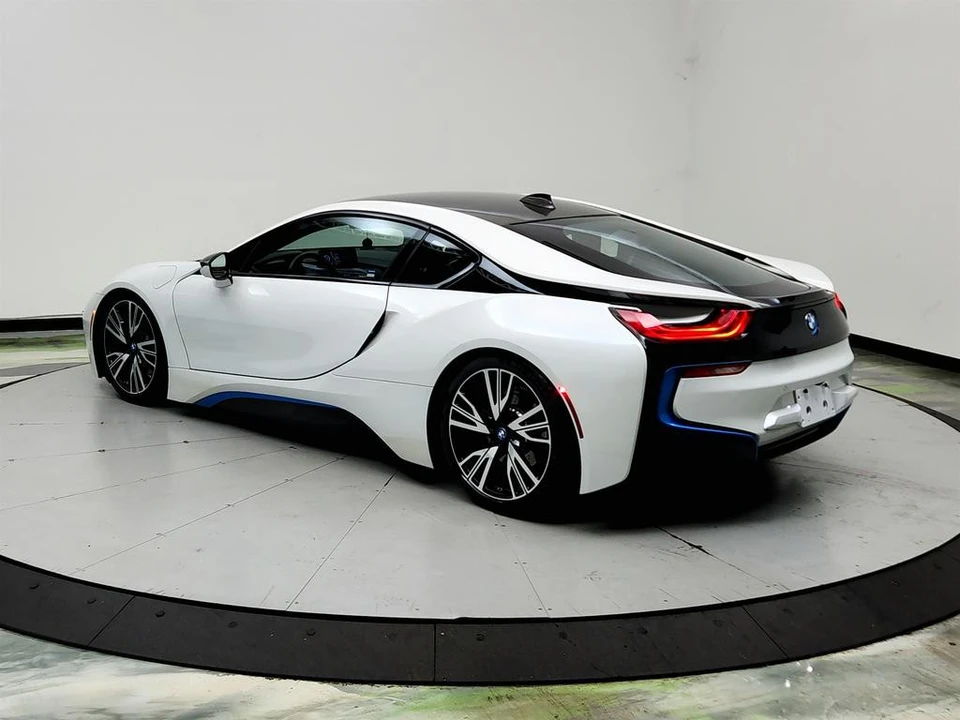 2015 BMW i8 - Image 7 of 31
