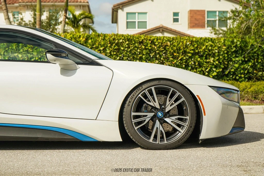 2015 BMW i8 - Image 11 of 12