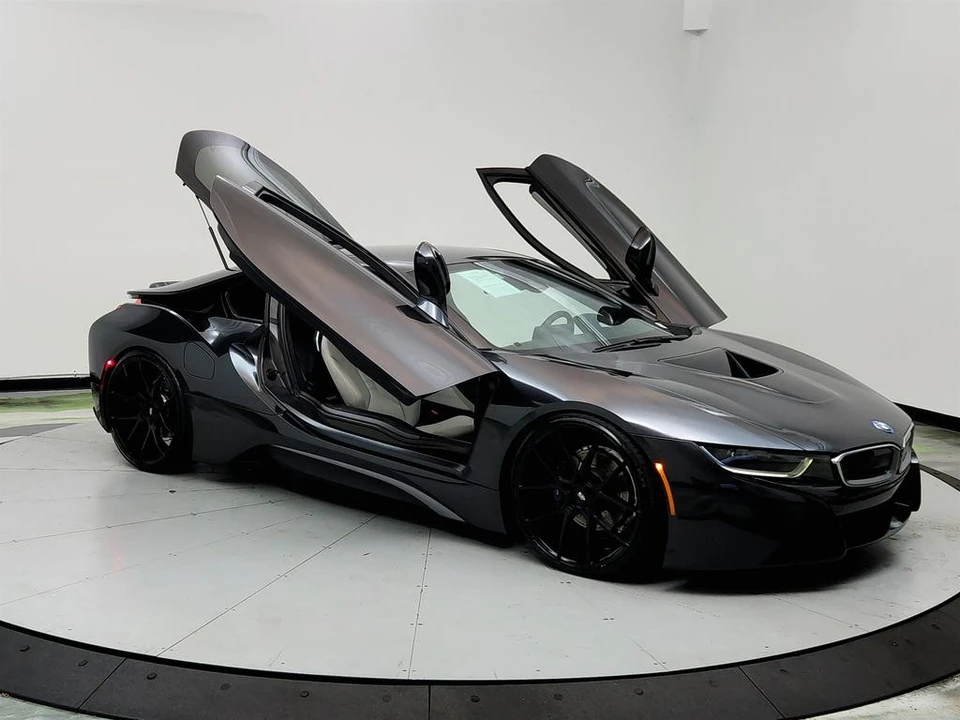 2015 BMW i8 - Image 10 of 12