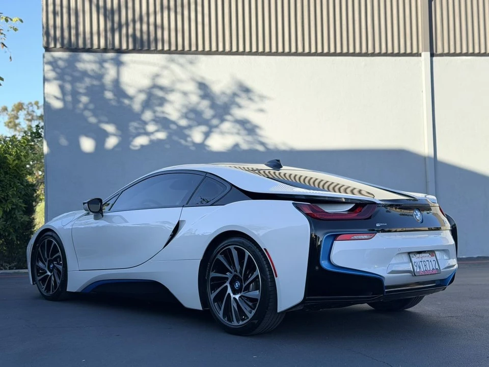 2015 BMW i8 - Image 11 of 21