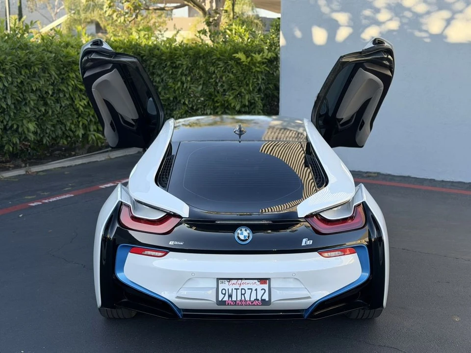 2015 BMW i8 - Image 4 of 21