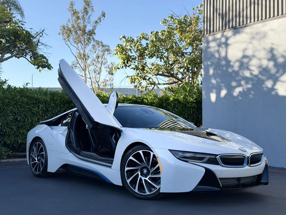 2015 BMW i8 - Image 3 of 21