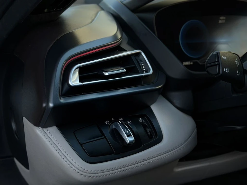 2015 BMW i8 - Image 18 of 21