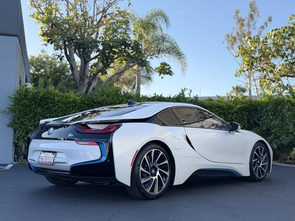 2015 BMW i8 - Image 14 of 21