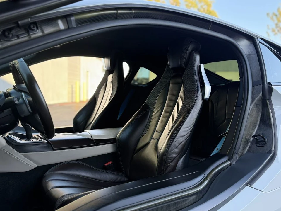 2015 BMW i8 - Image 16 of 21
