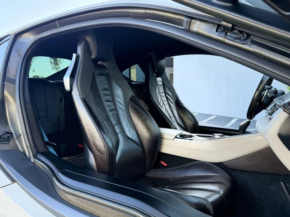 2015 BMW i8 - Image 17 of 21