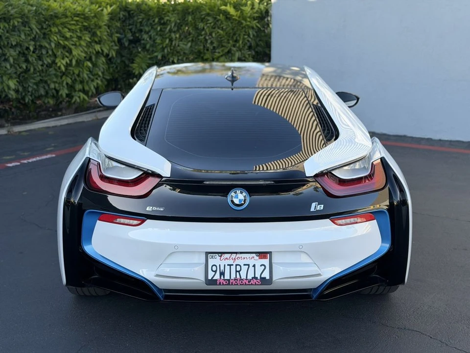 2015 BMW i8 - Image 13 of 21