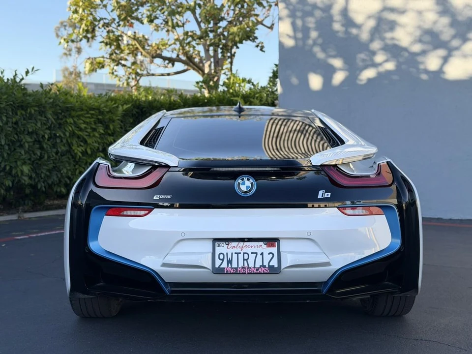2015 BMW i8 - Image 12 of 21