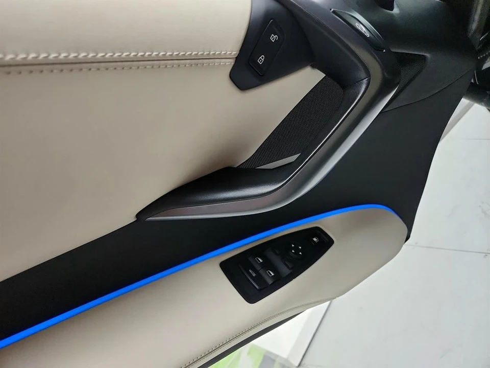 2015 BMW i8 - Image 20 of 31