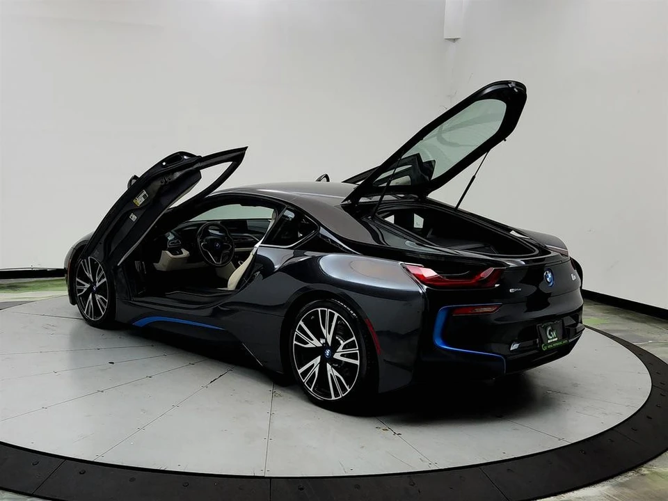 2015 BMW i8 - Image 12 of 31