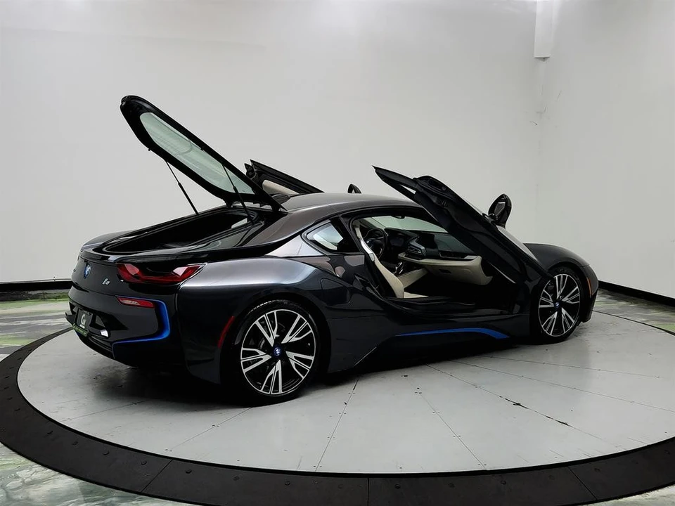 2015 BMW i8 - Image 11 of 31