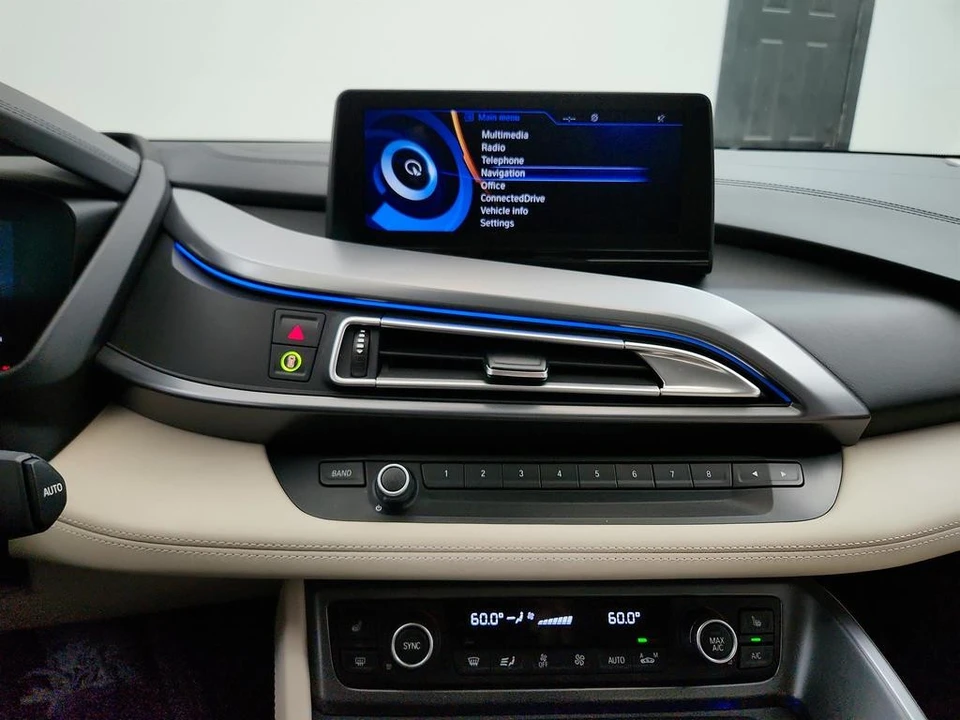 2015 BMW i8 - Image 19 of 31