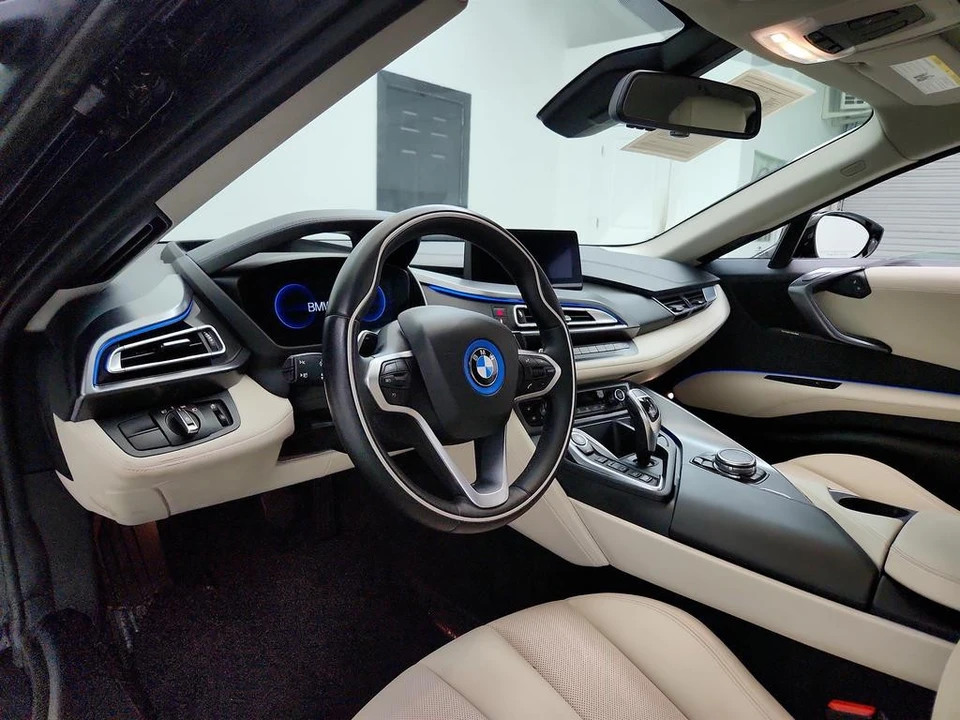 2015 BMW i8 - Image 13 of 31