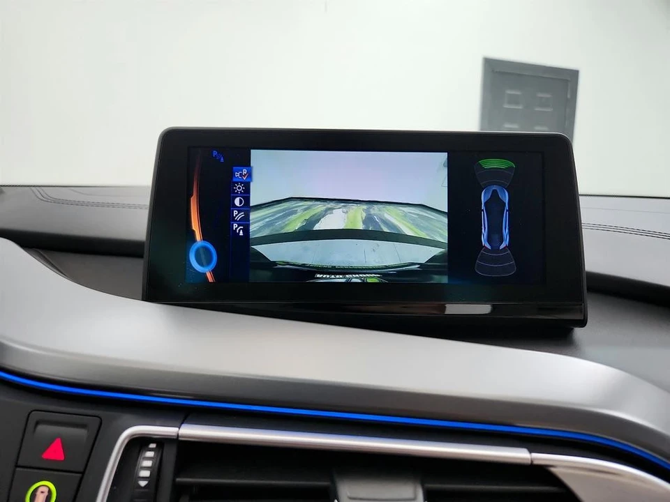 2015 BMW i8 - Image 18 of 31