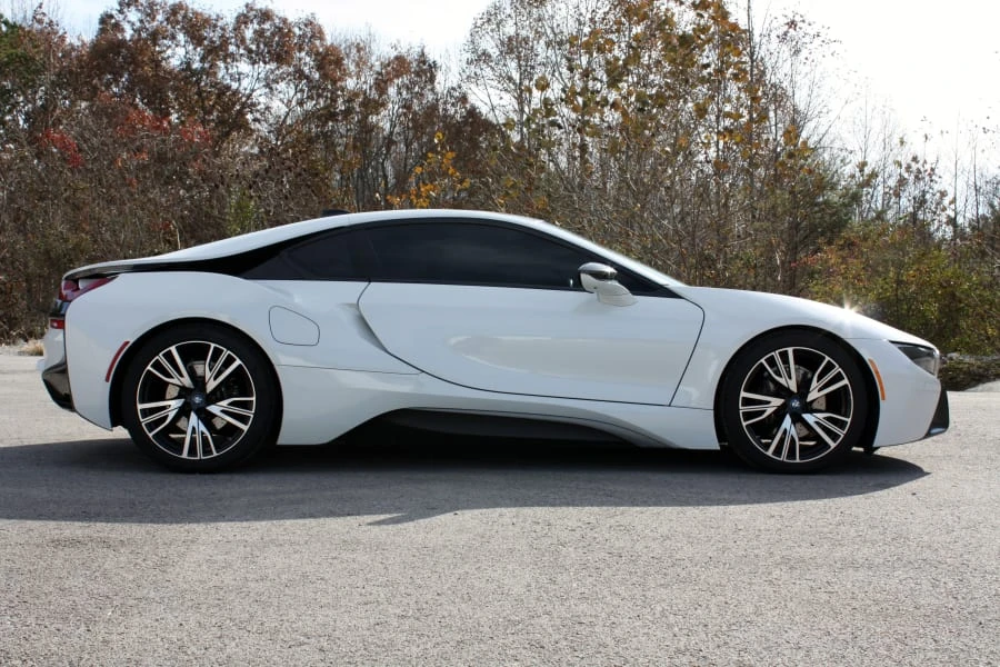 2015 BMW i8 - Image 11 of 12