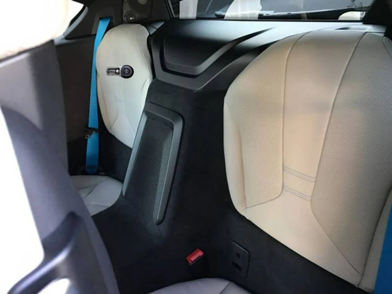 2015 BMW i8 - Image 4 of 9