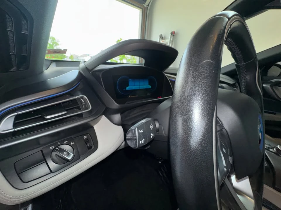 2015 BMW i8 - Image 3 of 9