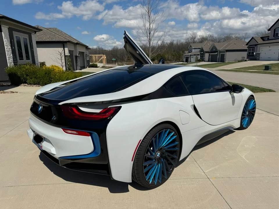 2015 BMW i8 - Image 6 of 9