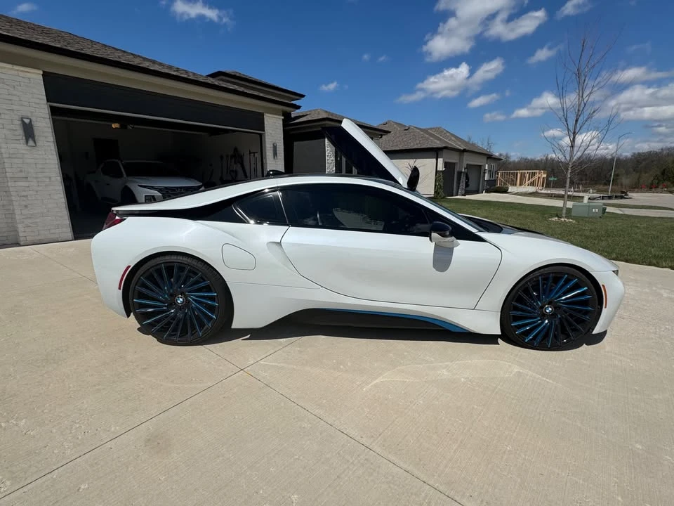 2015 BMW i8 - Image 7 of 9