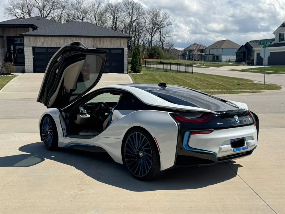 2015 BMW i8 - Image 4 of 9